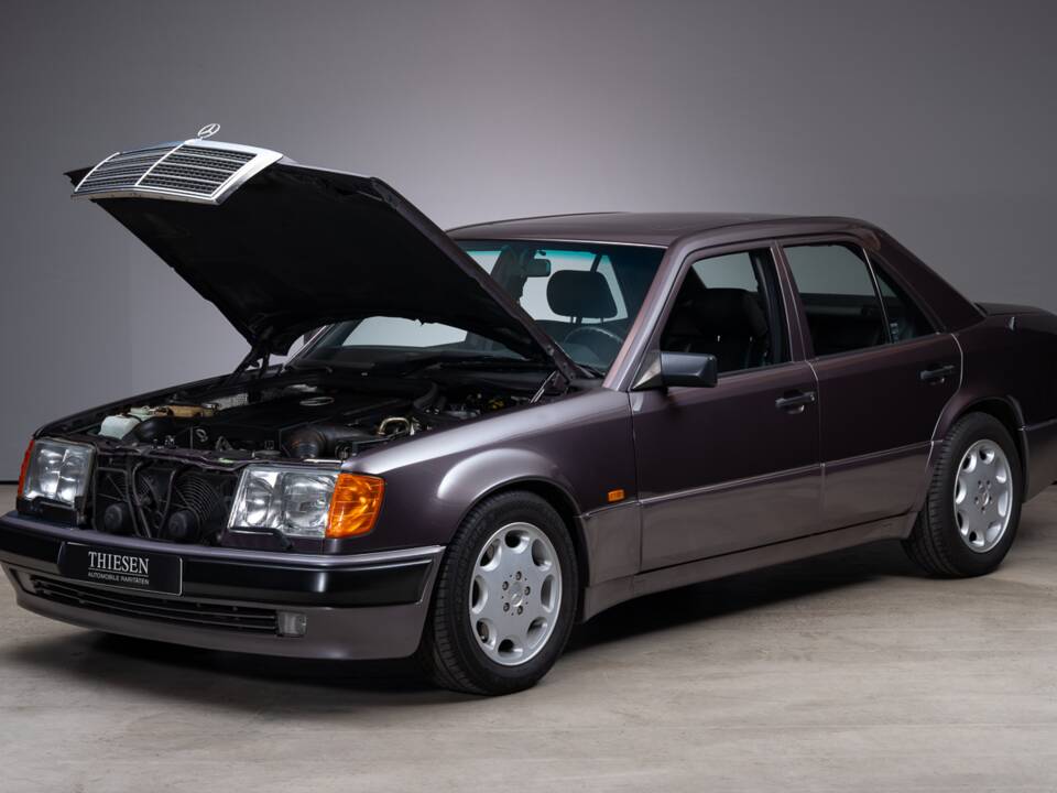 Bild 35/38 von Mercedes-Benz 500 E (1992)
