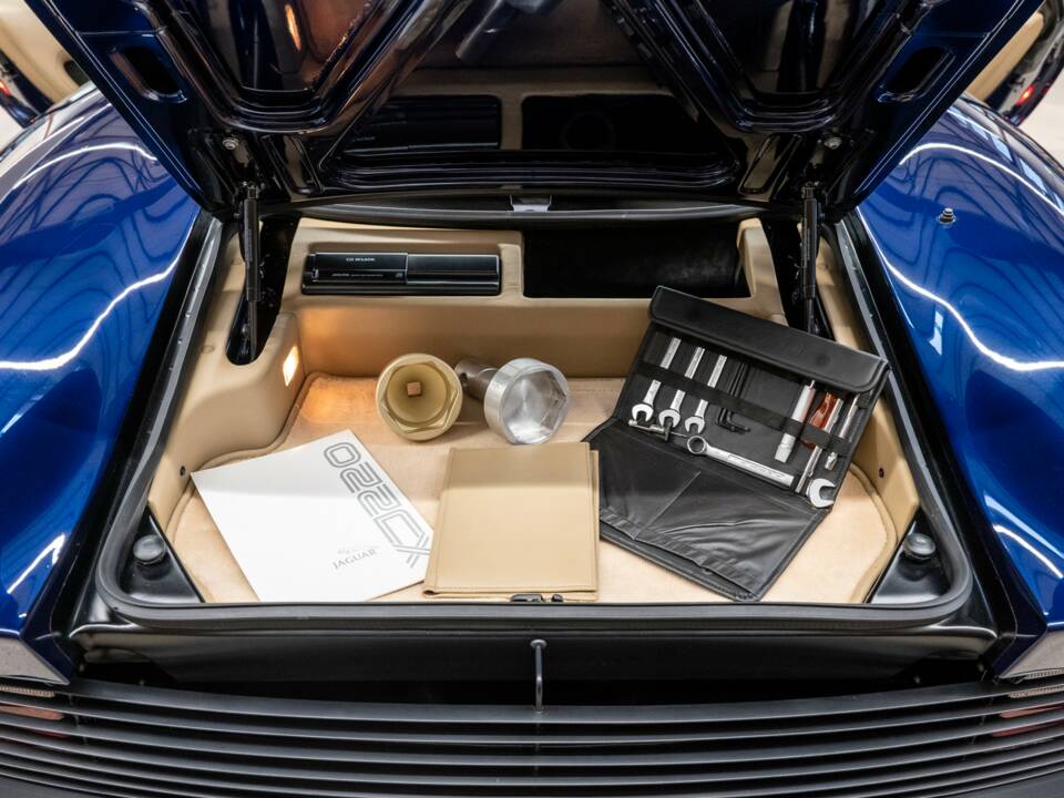 Immagine 38/46 di Jaguar XJ 220 (1993)