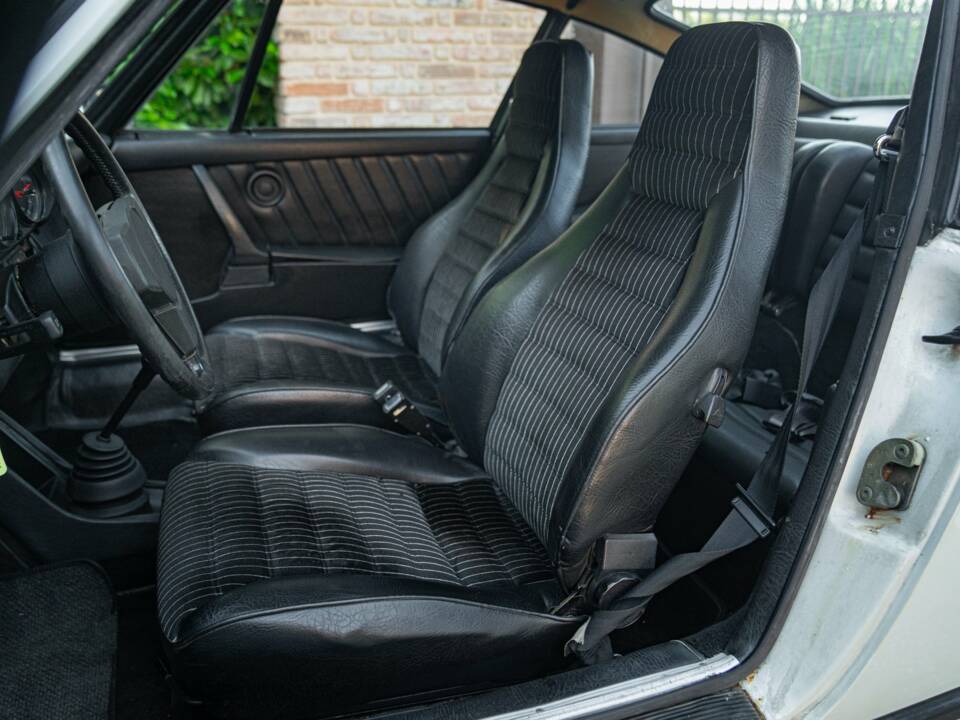 Image 27/50 de Porsche 911 SC 3.0 (1979)