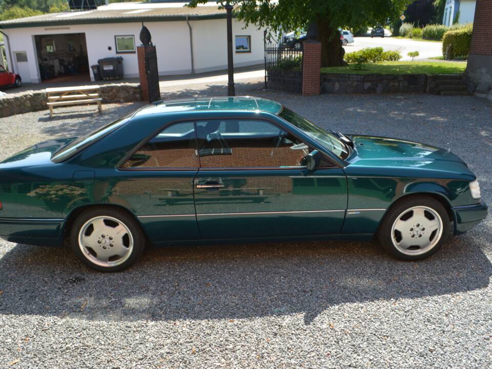 Immagine 5/15 di Mercedes-Benz E 220 (1996)