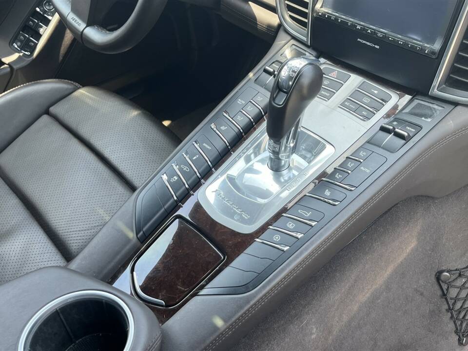 Image 68/91 of Porsche Panamera Turbo (2009)