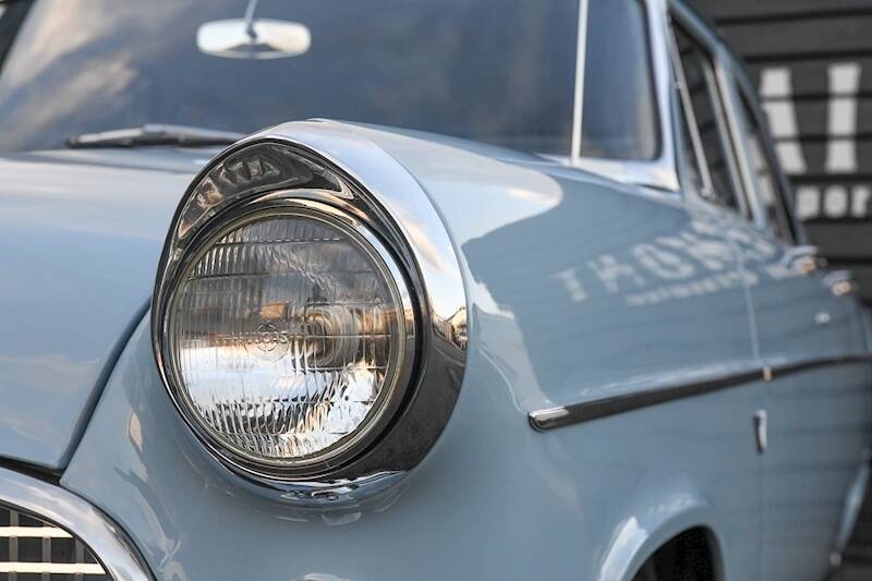 Image 2/40 of Ford Consul II (1959)