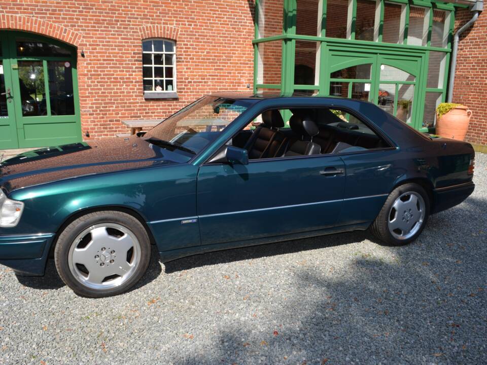 Immagine 1/15 di Mercedes-Benz E 220 (1996)