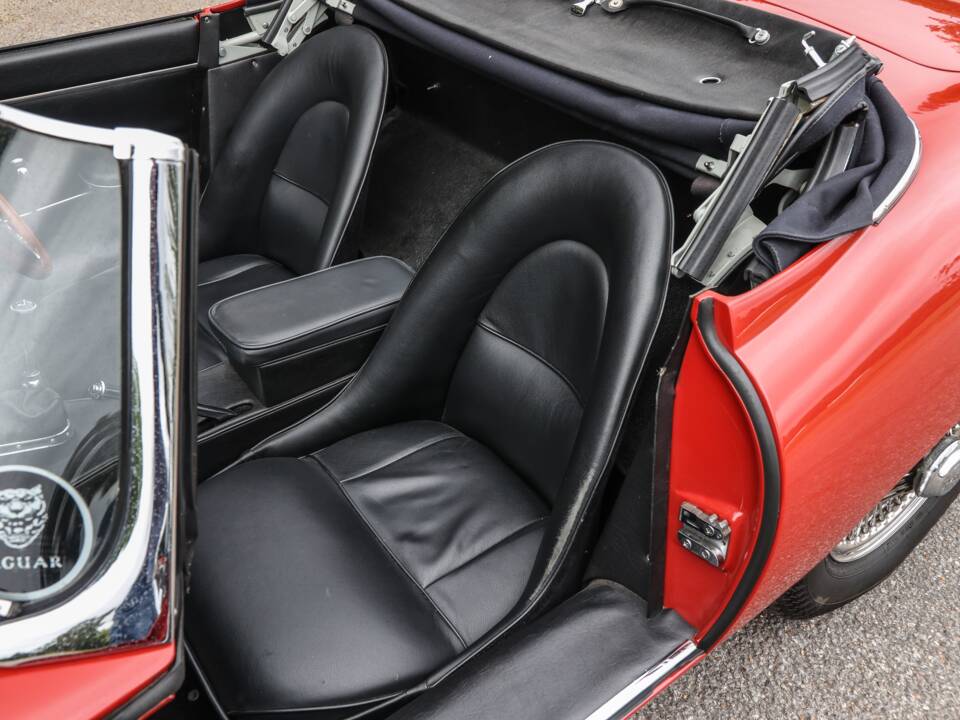 Image 30/41 de Jaguar E-Type 3.8 (1964)
