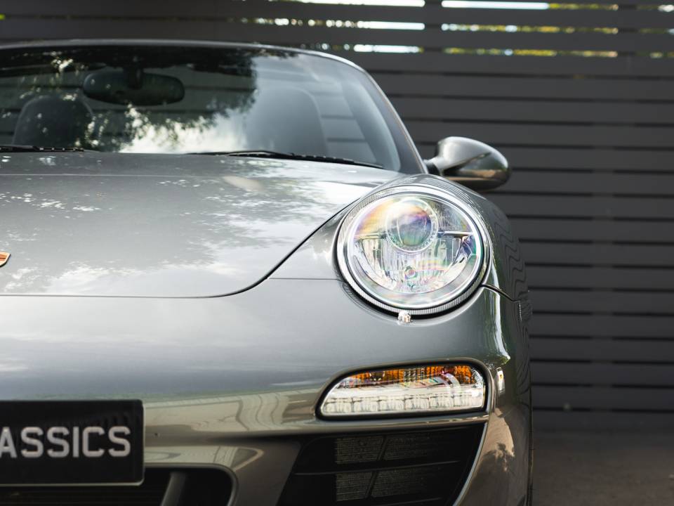 Image 22/42 of Porsche 911 Carrera GTS (2011)