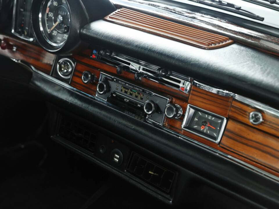 Image 29/48 of Mercedes-Benz 280 SE (1969)