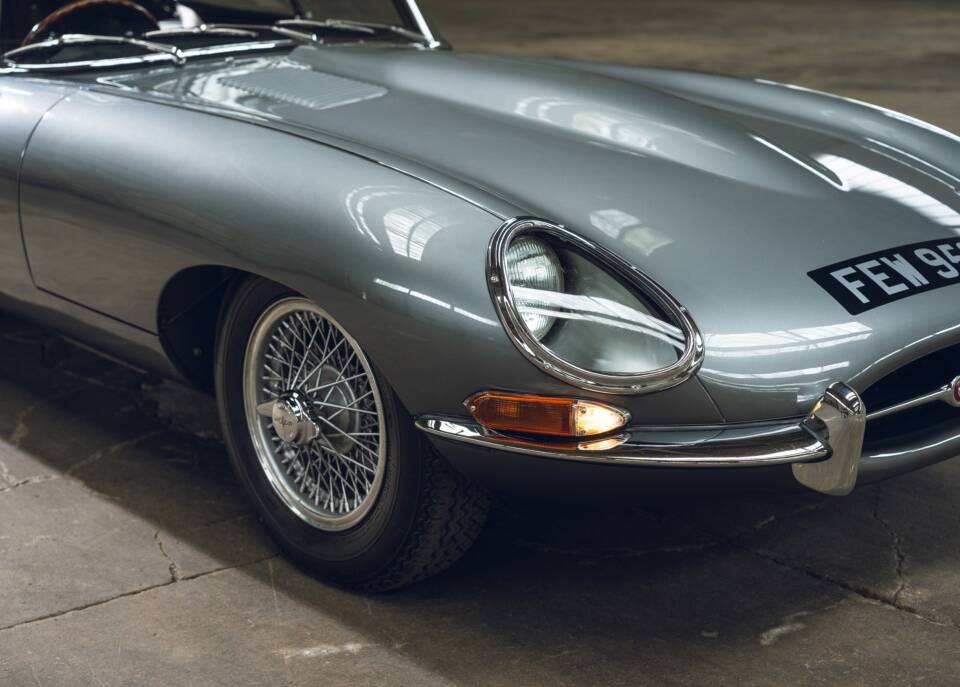 Image 7/59 de Jaguar Type E 4.2 (1966)