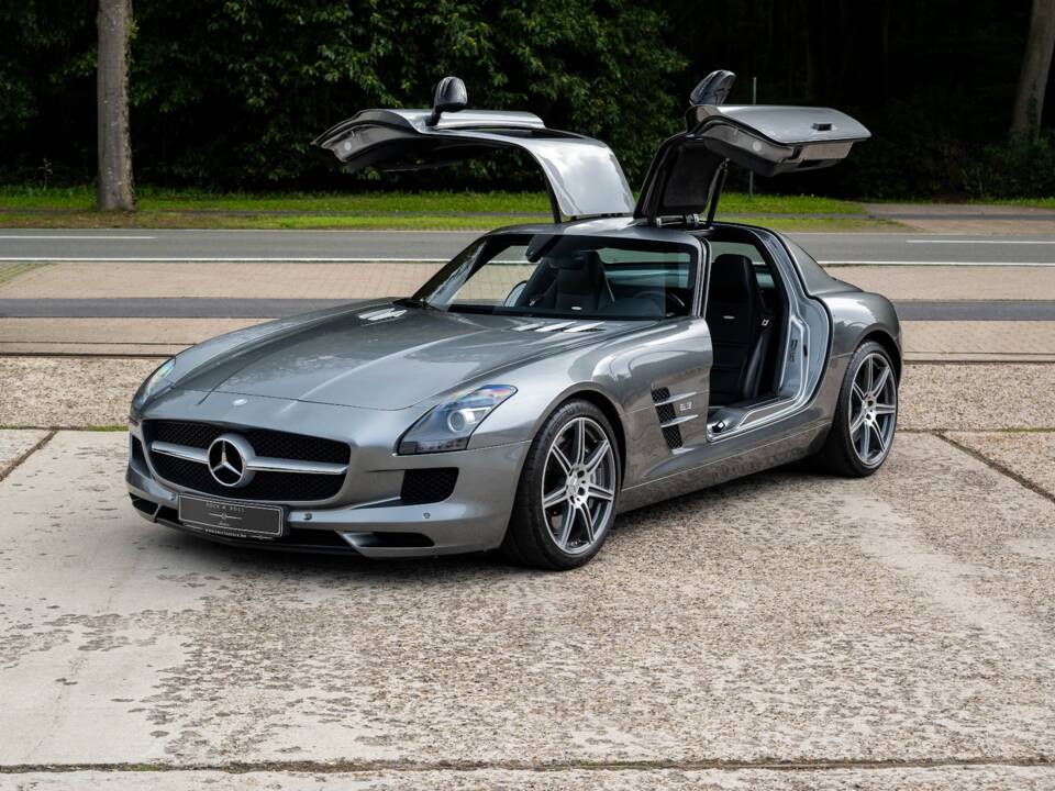 Image 2/32 of Mercedes-Benz SLS AMG (2011)