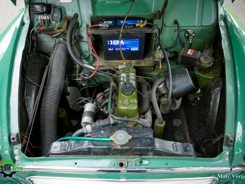Image 20/43 of Morris Minor 1000 Traveller (1965)