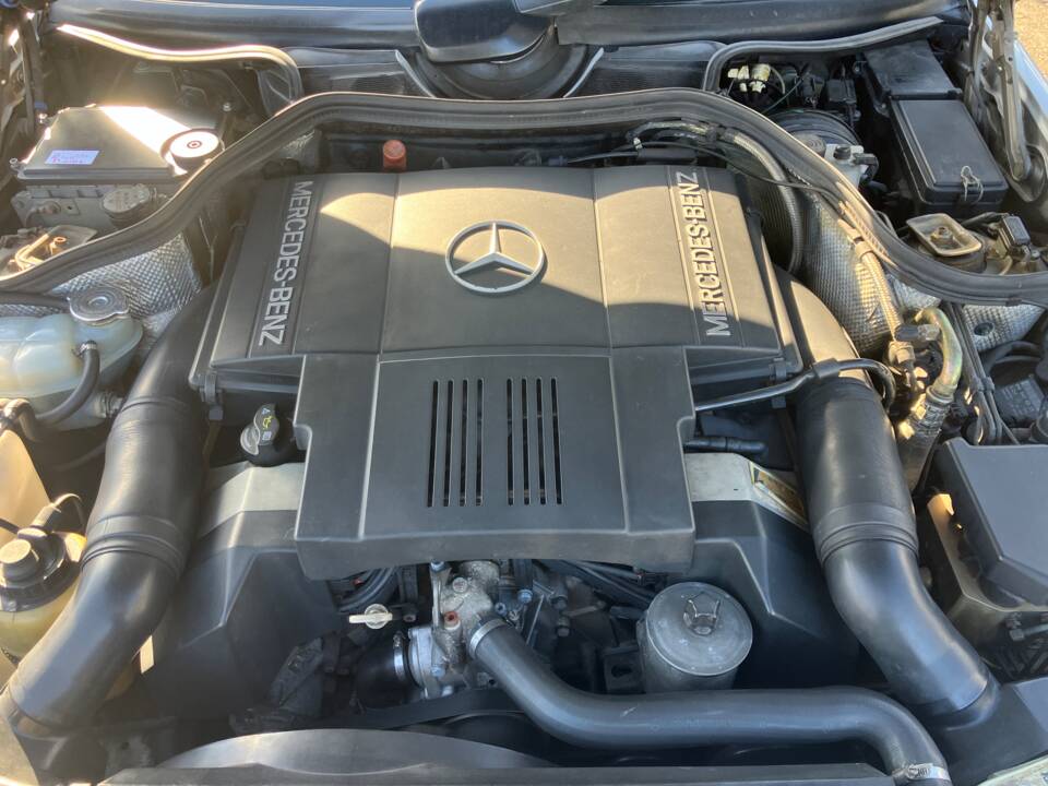 Immagine 40/44 di Mercedes-Benz E 500 (1993)