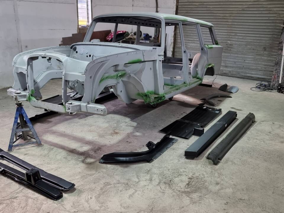 Image 3/31 of Mercedes-Benz 230 S Universal (1966)