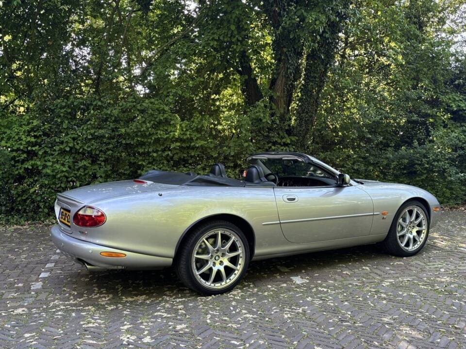 Image 7/28 de Jaguar XKR (2002)