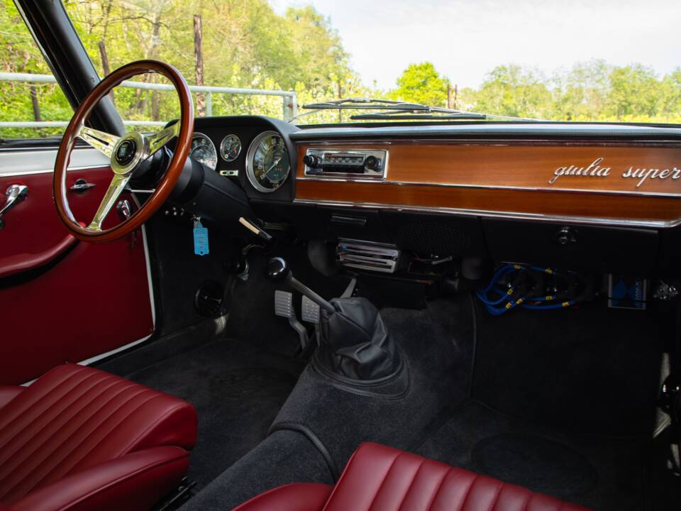 Image 38/50 de Alfa Romeo Giulia Nuova Super 1600 (1968)