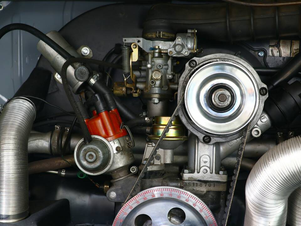 Bild 32/38 von Volkswagen T2b Camper (1974)