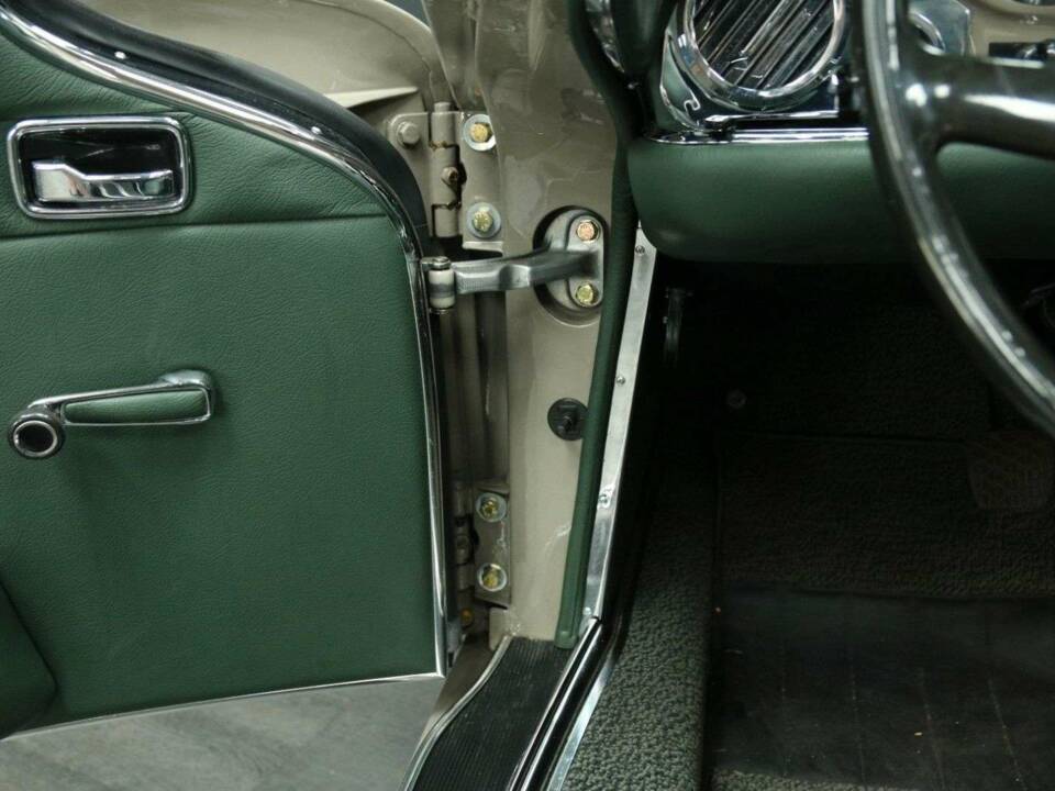 Image 11/50 de Mercedes-Benz 280 SL (1970)