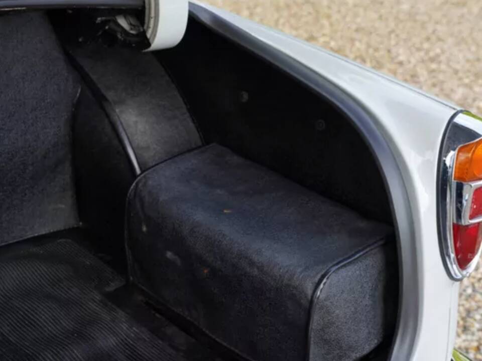 Image 2/37 of Rover 3.5 Litre Coupe (1970)