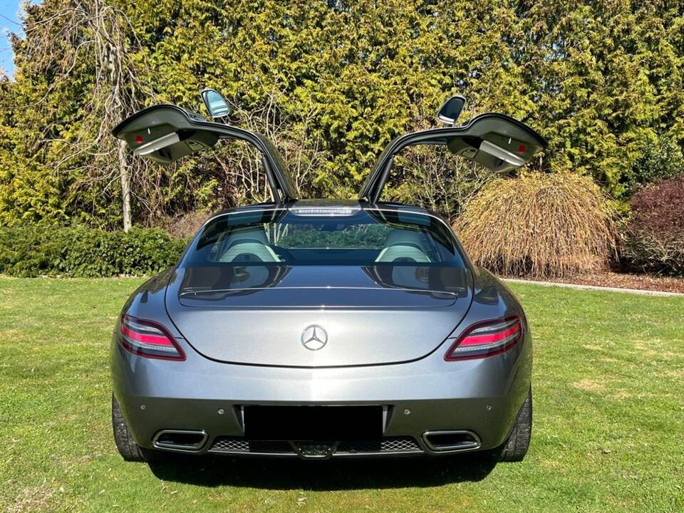 Mercedes-Benz SLS AMG  Coupé Flügeltürer alubeam silver (MB 047) 2010