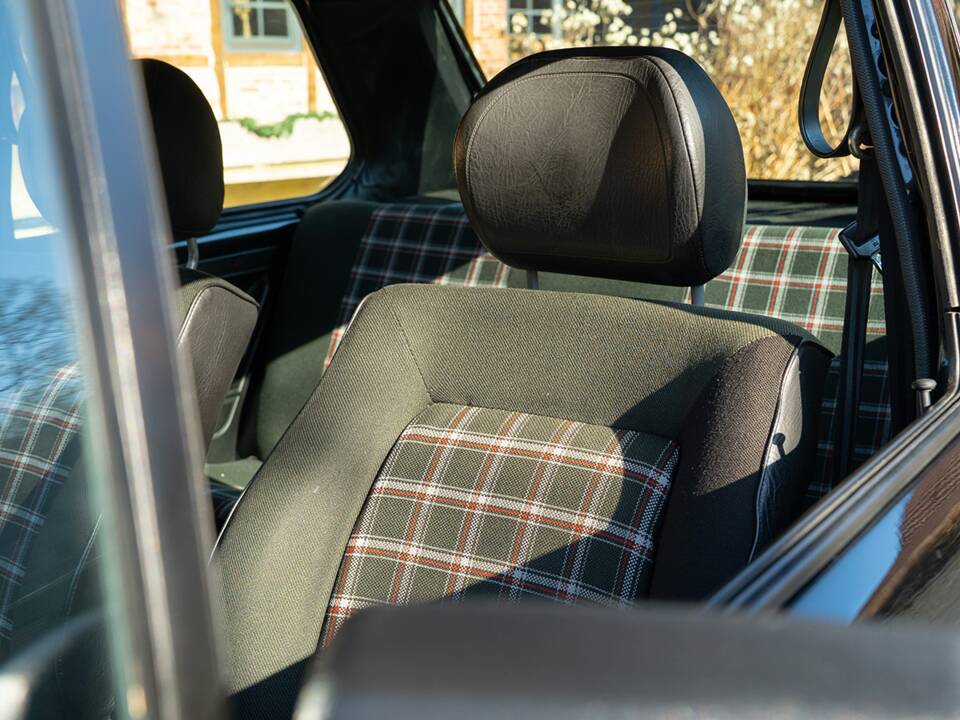 Bild 22/54 von Volkswagen Golf Mk I GTI 1.6 (1980)