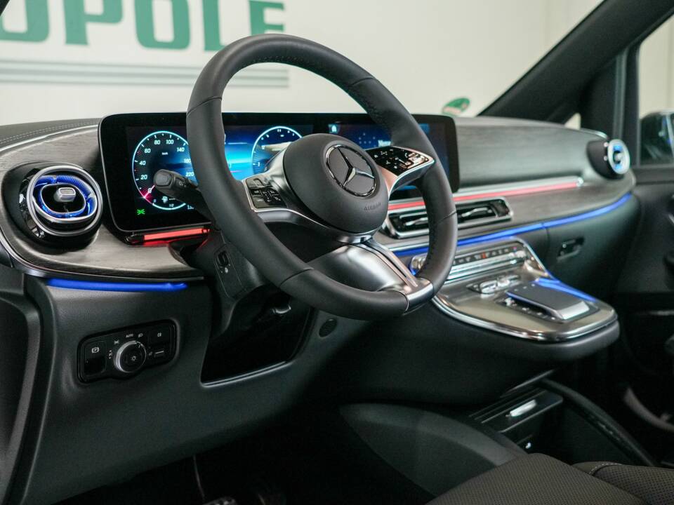 Image 25/50 de Mercedes-Benz V 300 d (2025)