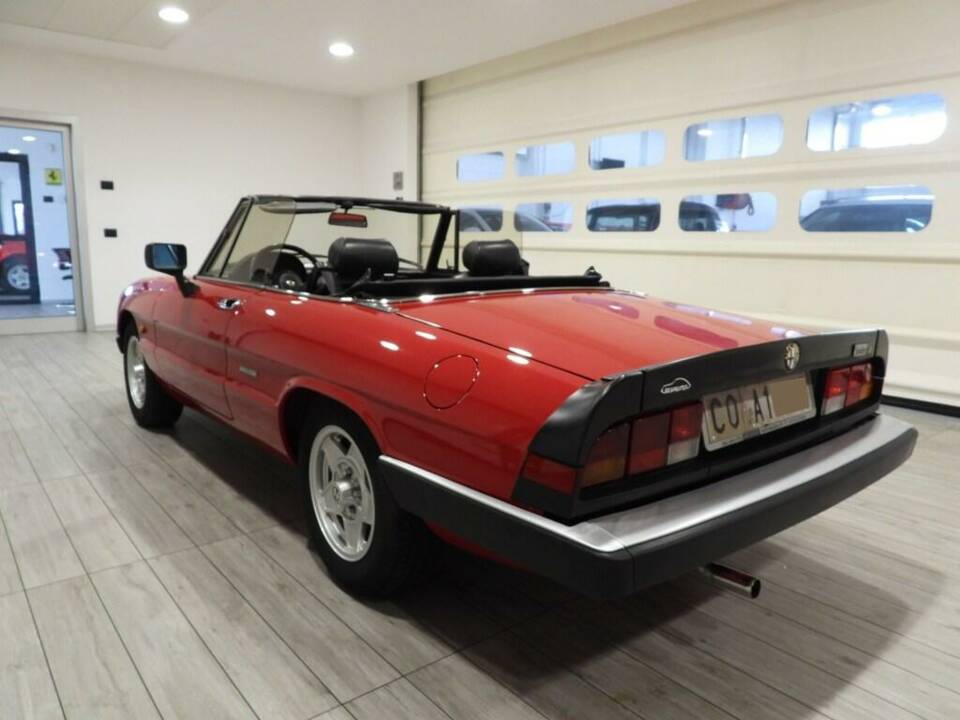 Immagine 3/14 di Alfa Romeo 1.6 Spider (1989)