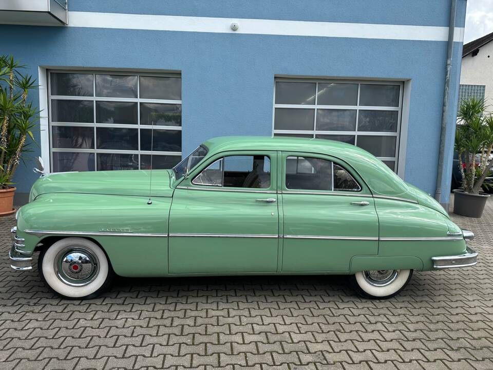 Image 15/82 of Packard Deluxe (1950)