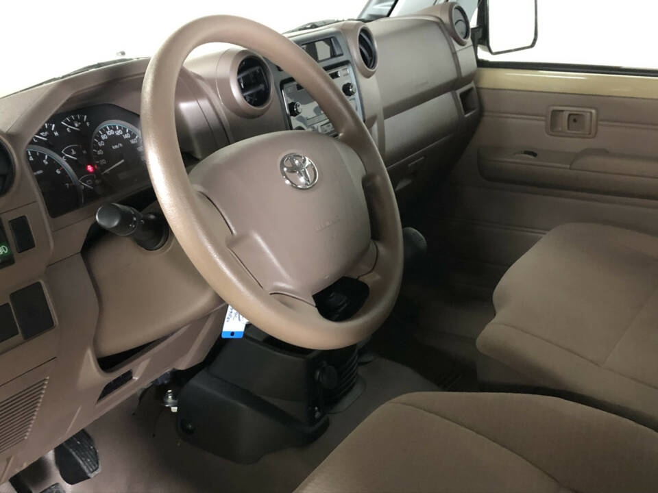 Imagen 16/26 de Toyota Land Cruiser GRJ79 (2023)