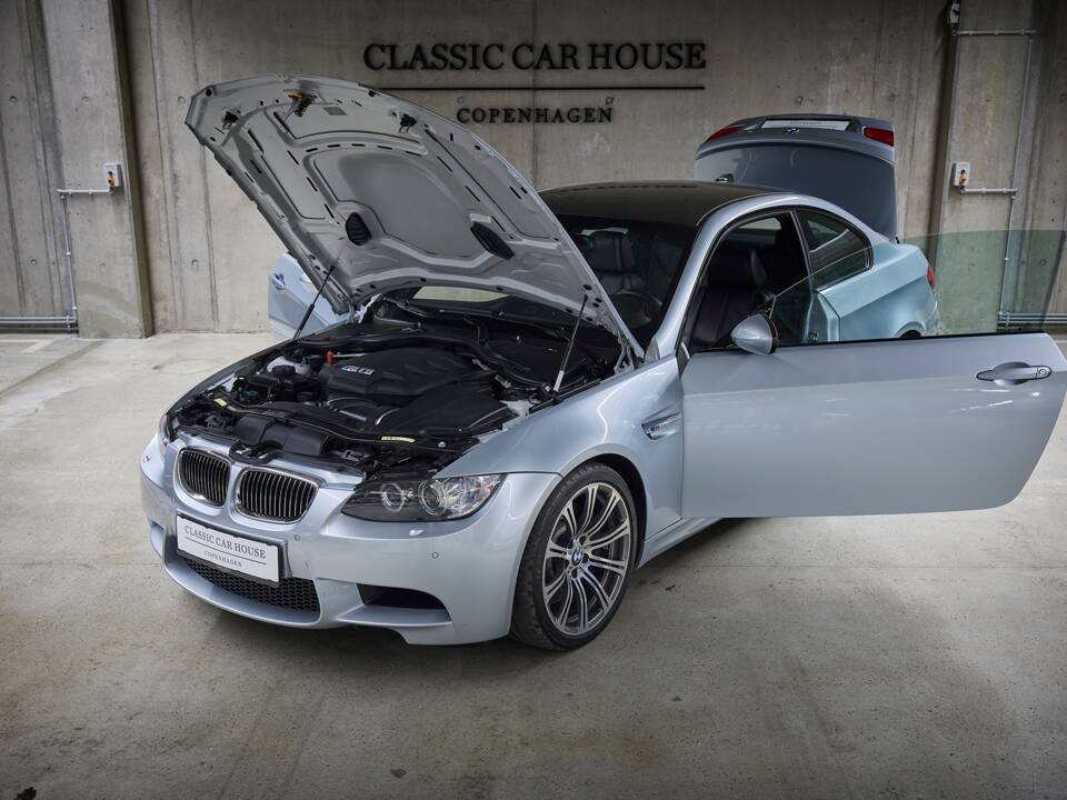 Image 16/100 of BMW M3 (2006)