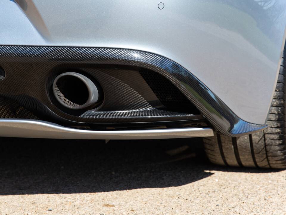 Image 22/80 of Aston Martin Vanquish (2013)