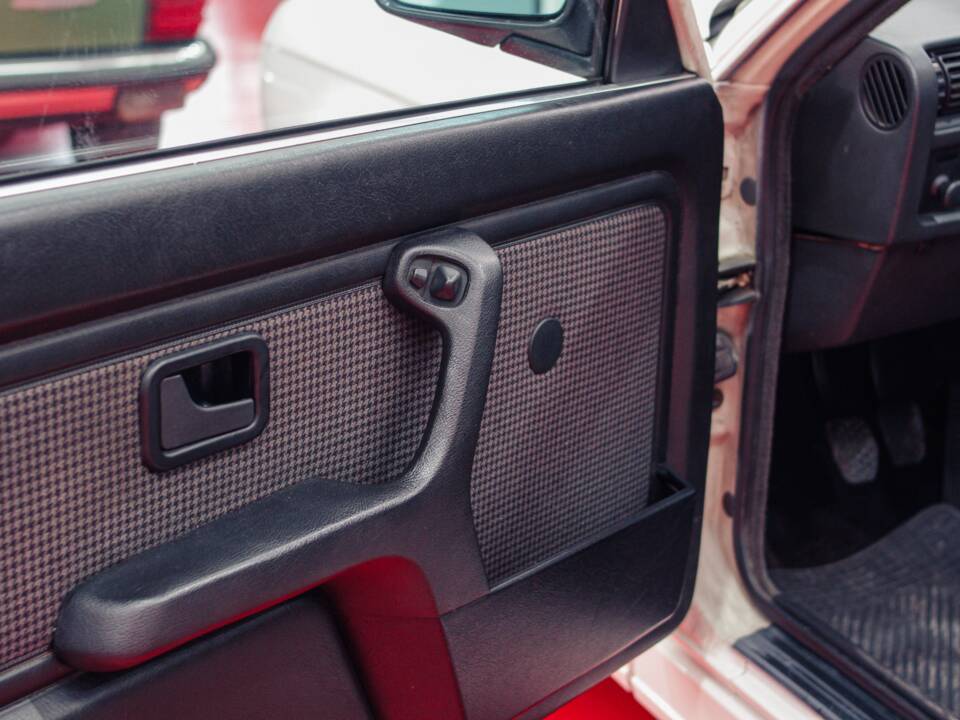 Image 14/38 of BMW 325i (1986)