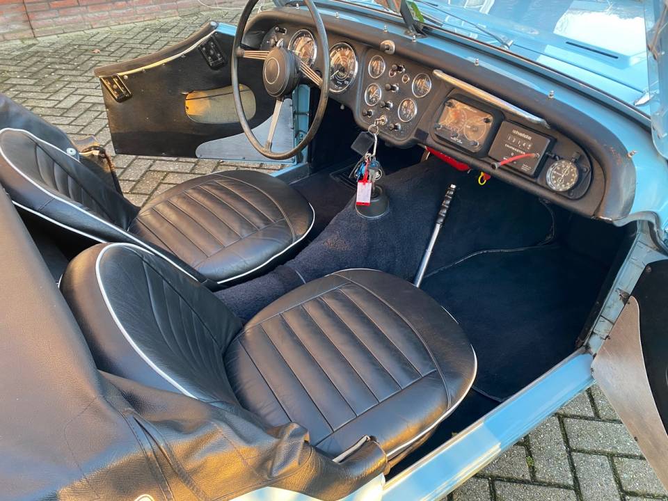 Image 29/42 of Triumph TR 3A (1960)