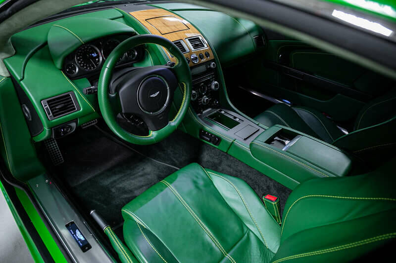 Immagine 2/43 di Aston Martin V8 Vantage (2010)