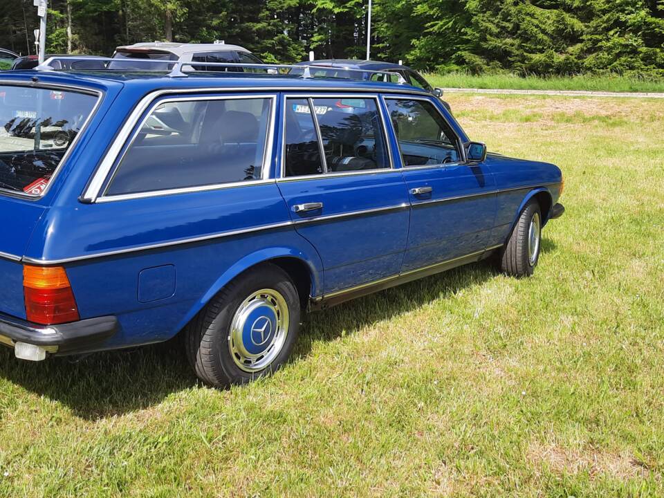 Bild 4/15 von Mercedes-Benz 230 TE (1984)