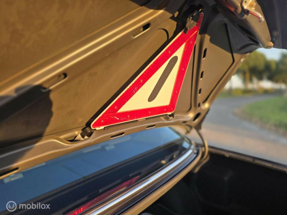 Image 21/50 de Mercedes-Benz 300 SE (1989)