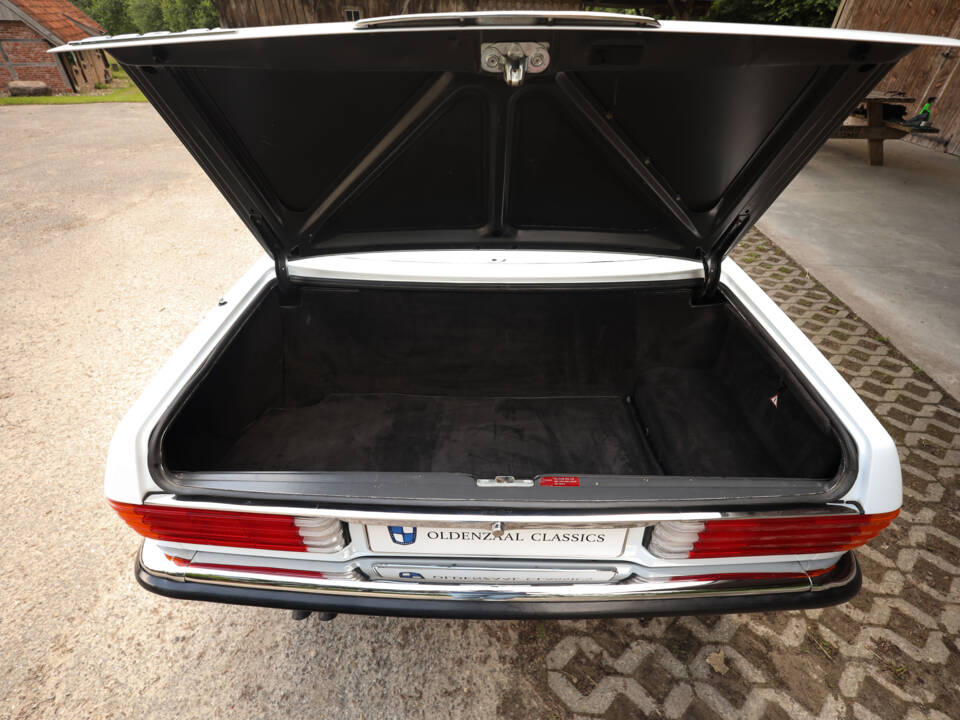 Image 28/85 of Mercedes-Benz 560 SL (1986)