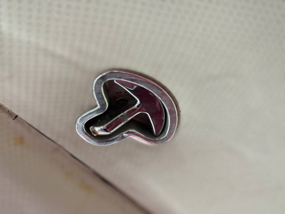Image 75/132 of Mercedes-Benz 220 SE b (1963)