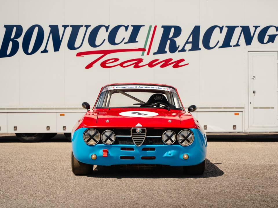 Imagen 2/81 de Alfa Romeo 1750 GT Veloce (1968)