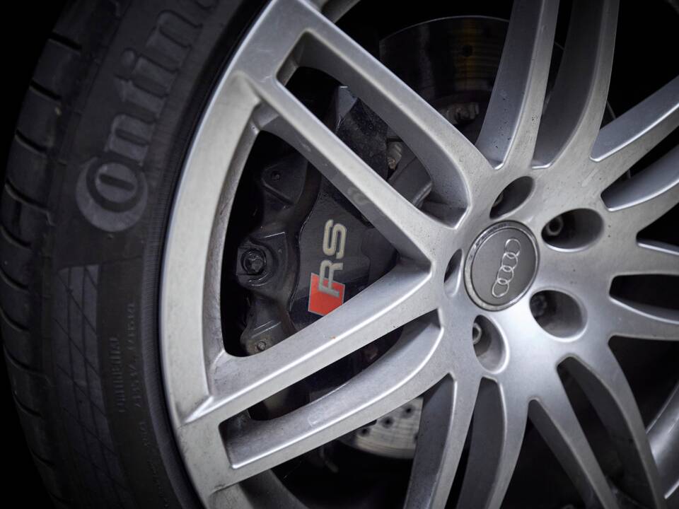 Image 31/95 of Audi RS4 Avant (2006)