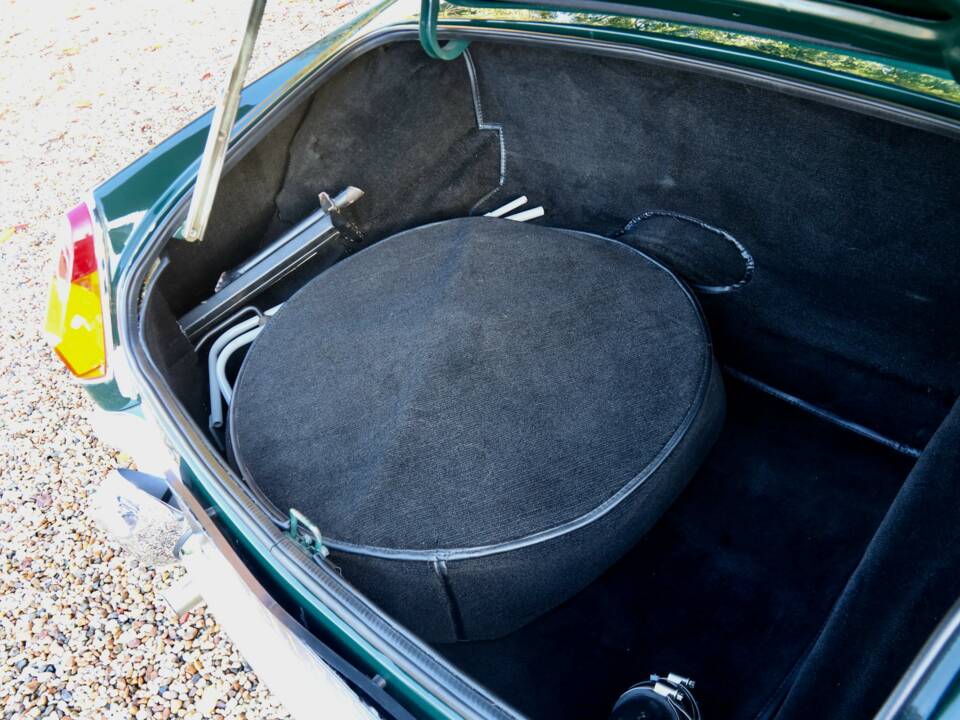 Image 45/50 of MG MGB (1974)