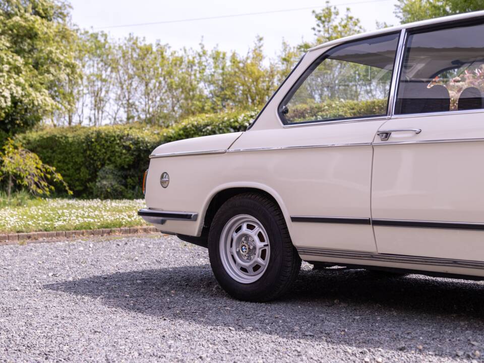 Imagen 44/50 de BMW 1802 (1975)