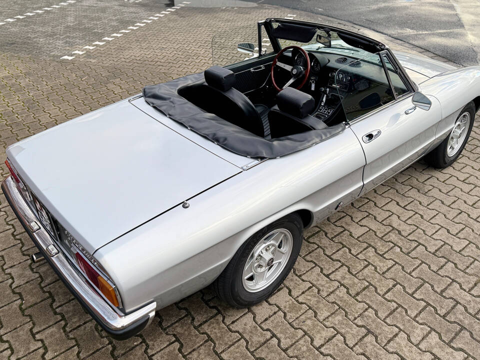 Afbeelding 12/71 van Alfa Romeo 2000 Spider Veloce (1977)