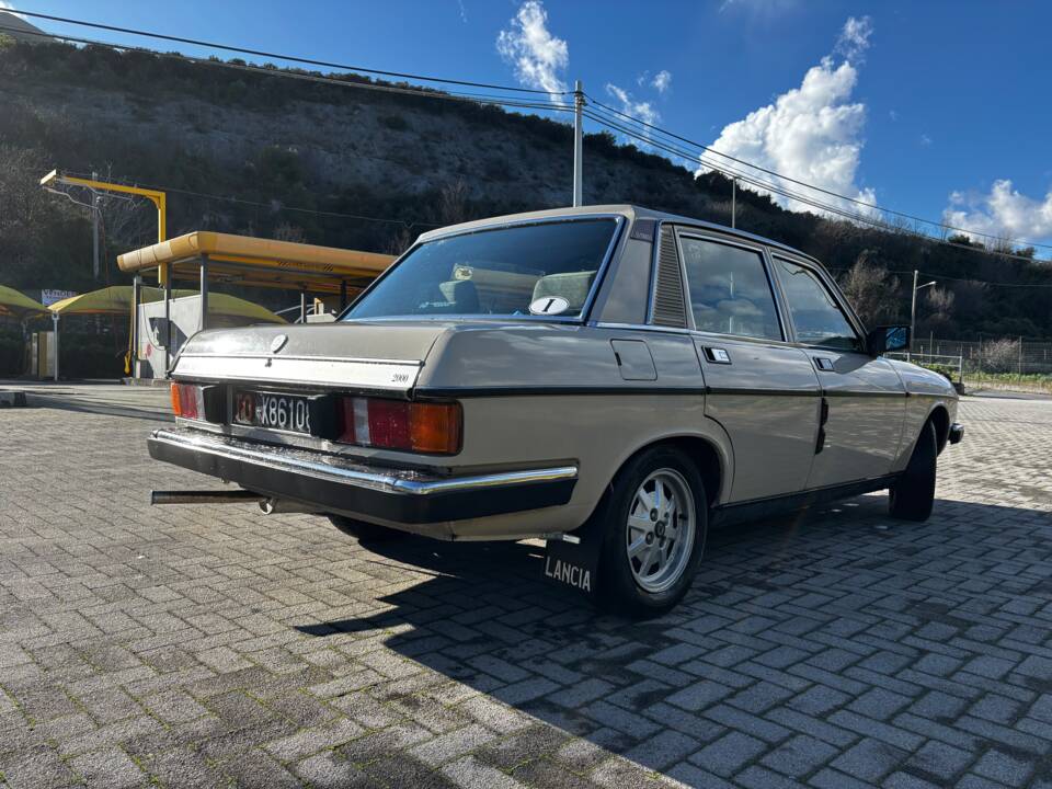 Image 2/16 de Lancia Trevi 2000 I.E. (1982)