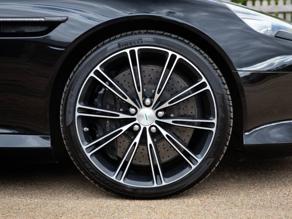 Image 6/94 of Aston Martin DB 9 (2014)