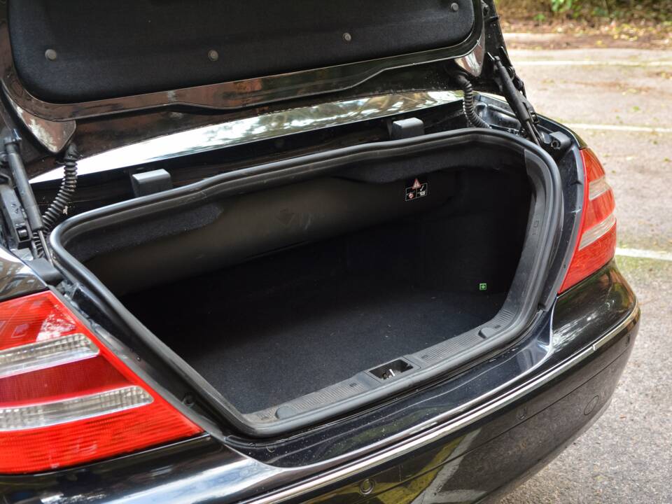 Image 48/49 of Mercedes-Benz CLK 500 (2004)