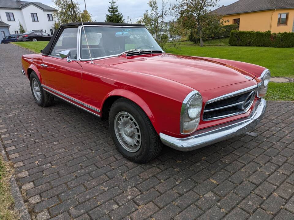 Image 2/18 of Mercedes-Benz 250 SL (1967)