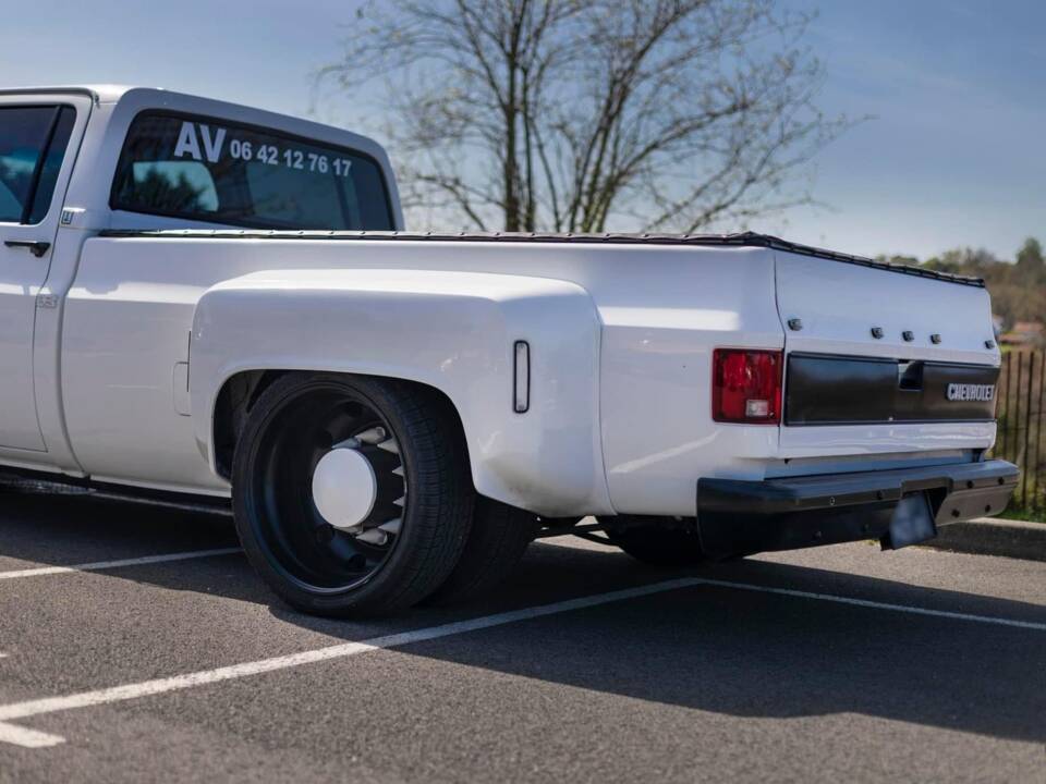 Bild 14/26 von Chevrolet K30 (1987)