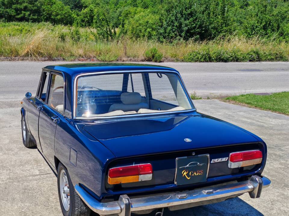 Image 7/50 of Alfa Romeo 2000 Berlina (1972)