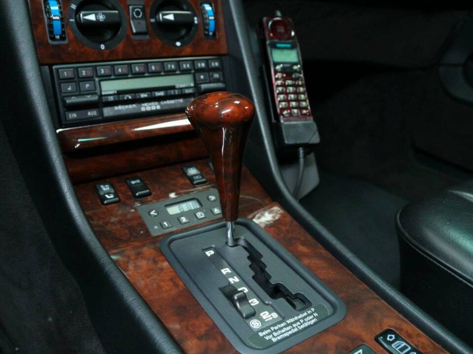 Immagine 27/50 di Mercedes-Benz 560 SEC (1990)