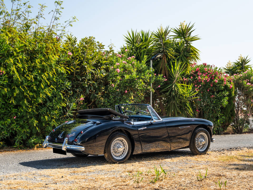 Image 4/17 of Austin-Healey 3000 Mk II (BJ7) (1963)