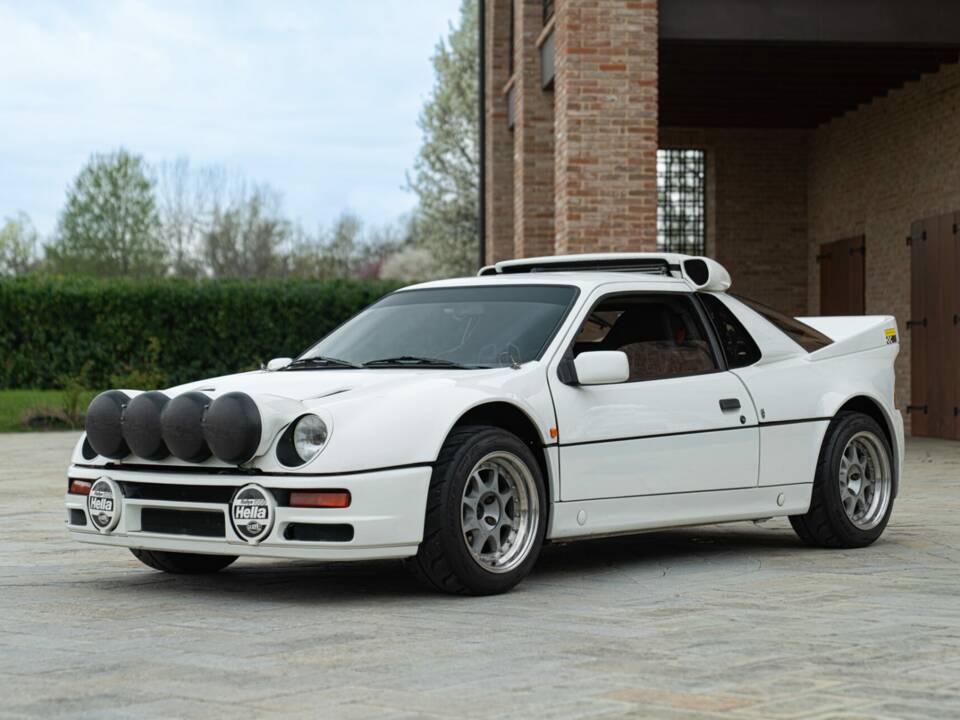 Image 2/50 of Ford RS200 (1987)
