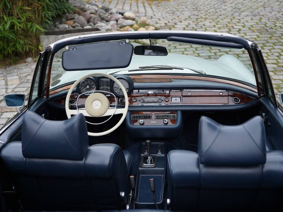 Image 2/15 of Mercedes-Benz 280 SE 3,5 (1971)